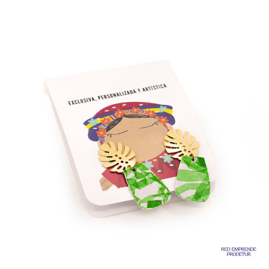 Aretes en forma de palmera con figura asimétrica verde