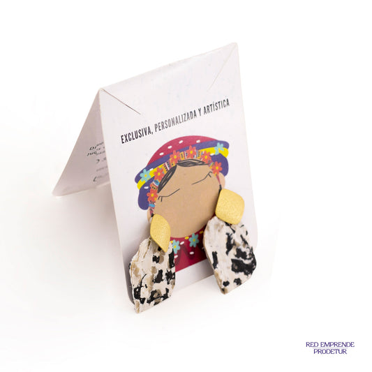 Aretes en forma de rombo con figura asimétrica negra