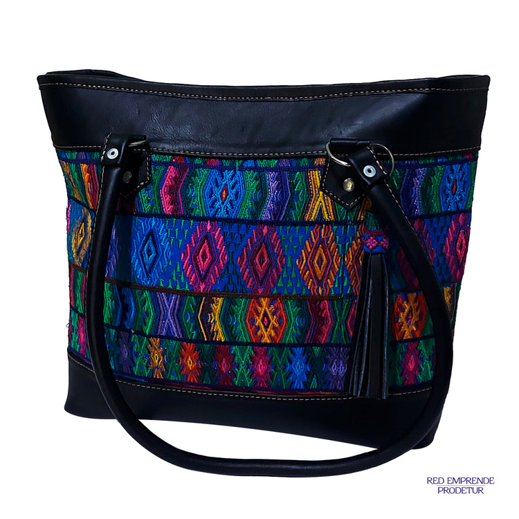 Bolsa color negro con tejido de flores de asimétricas con dos líneas