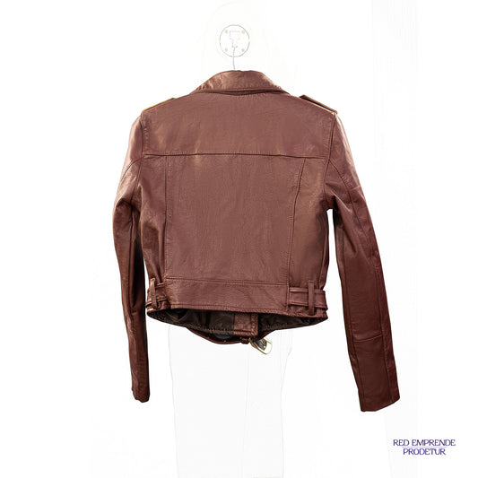 Chumpa Vino Tinto, Mujer