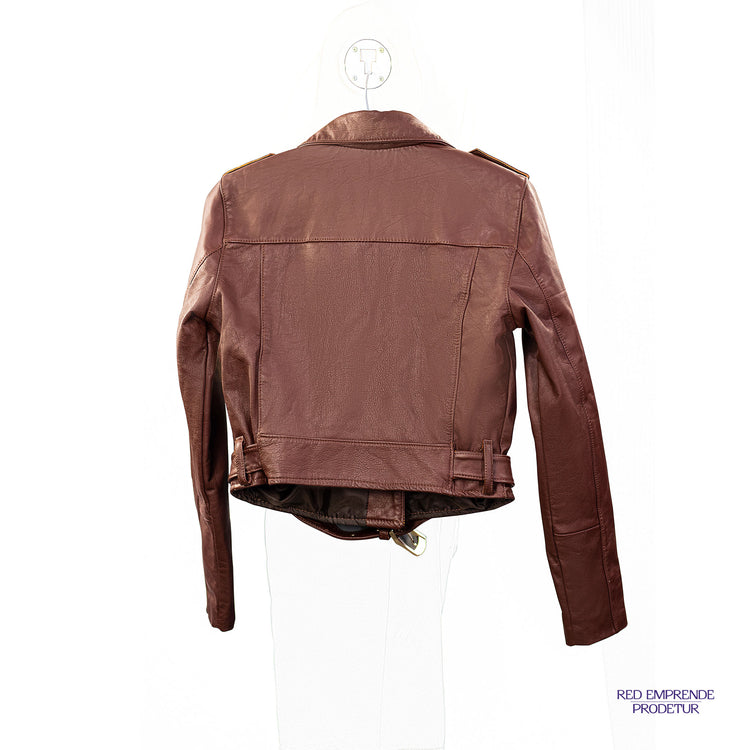 Chumpa Vino Tinto, Mujer