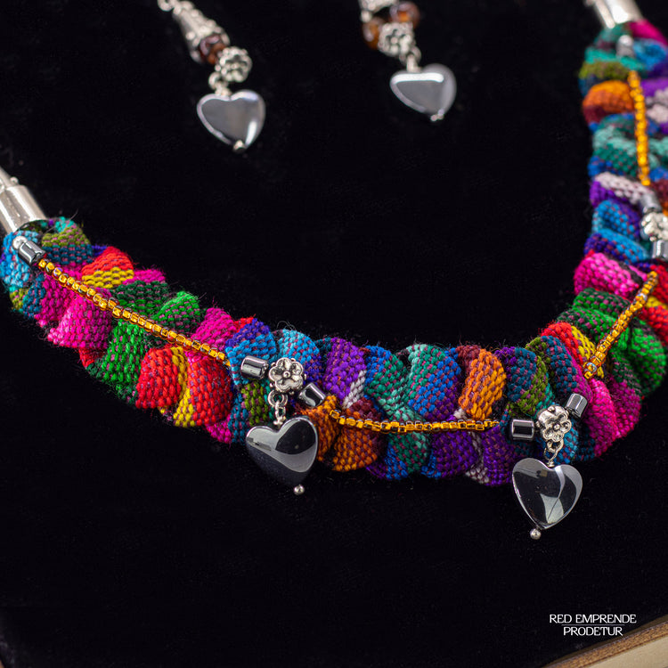 Juego de collar típico y aretes con piedra acerina