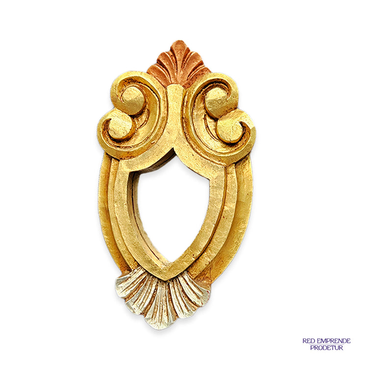 Espejo Laminado en forma de escudo dorado