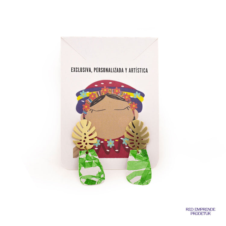 Aretes en forma de palmera con figura asimétrica verde