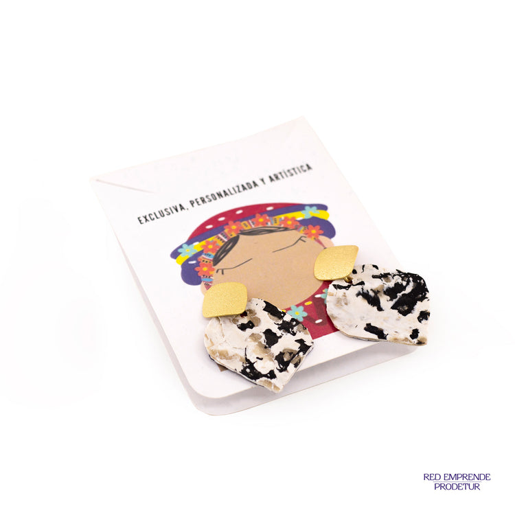 Aretes en forma de rombo con figura asimétrica negra