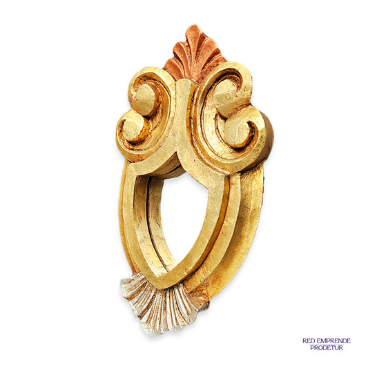 Espejo Laminado en forma de escudo dorado