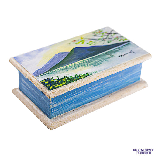 Caja pequeña pintada a mano