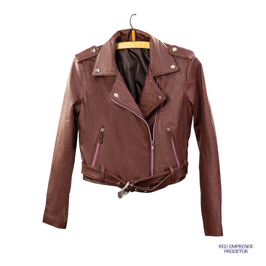 Chumpa Vino Tinto, Mujer