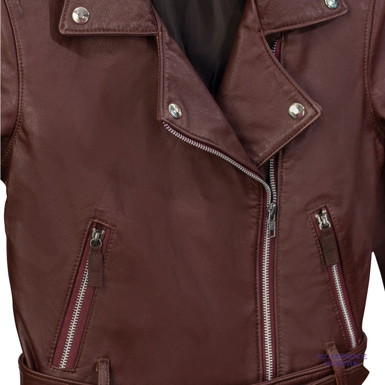 Chumpa Vino Tinto, Mujer