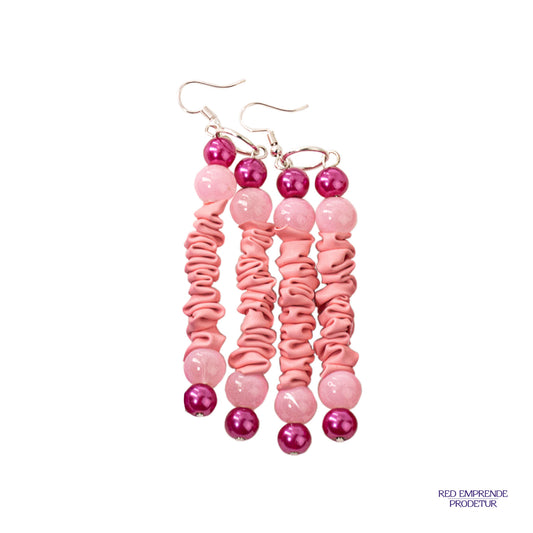 Aretes rosados, estilo scrunchy con perlas