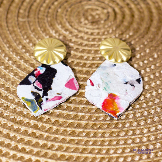 Aretes de diseño tipo abanico